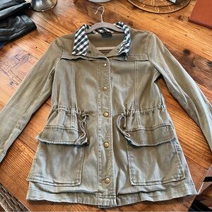 Lightweight Olive Utility Jacket with Gingham Collar – Size XS